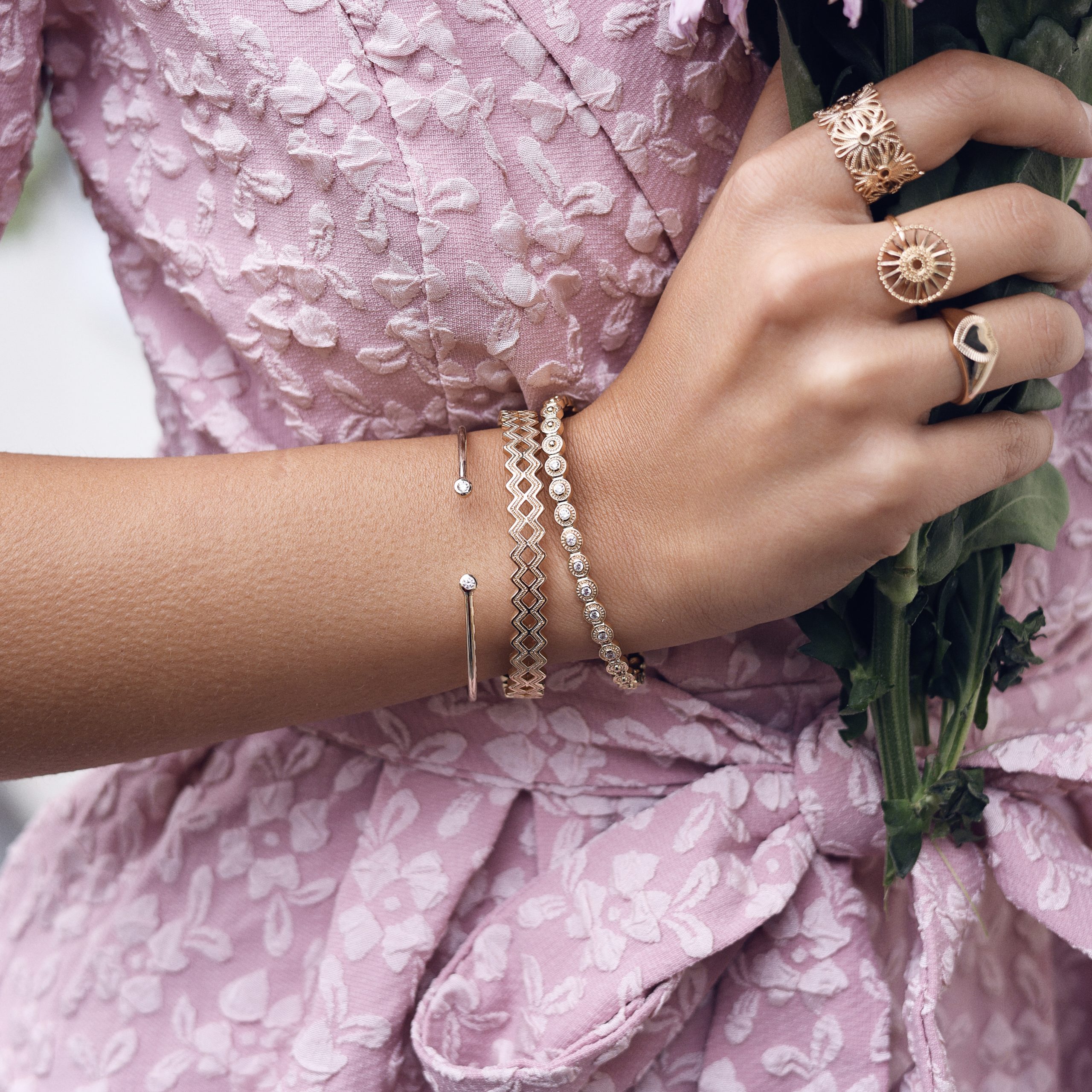 Jonc en plaqué or “Zena” avec motifs géométriques - Chloé Rose Genève