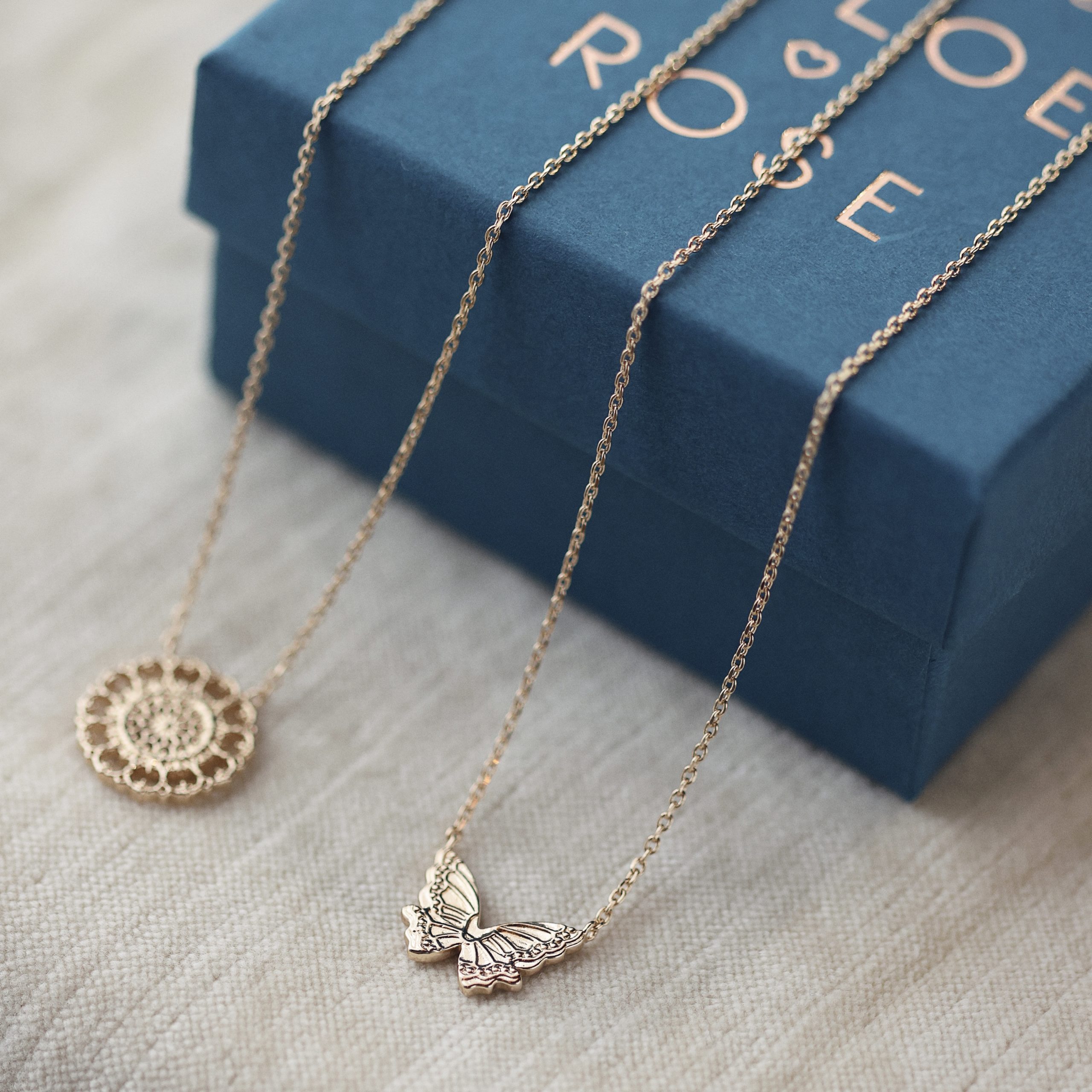 Collier Sammy avec pendentif papillon doré, élégant et poétique, par Chloé Rose.