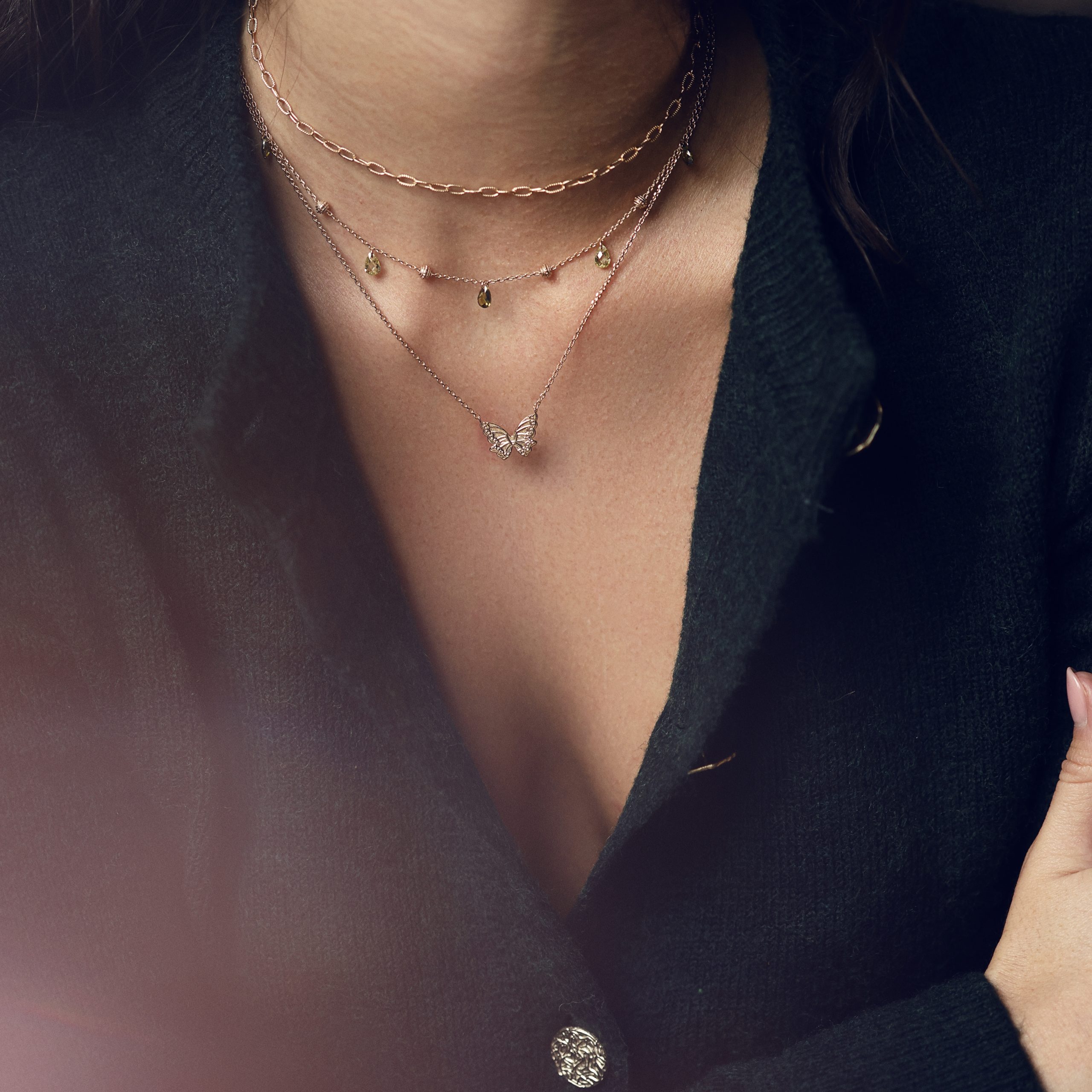Collier Sammy avec pendentif papillon doré, élégant et poétique, par Chloé Rose.