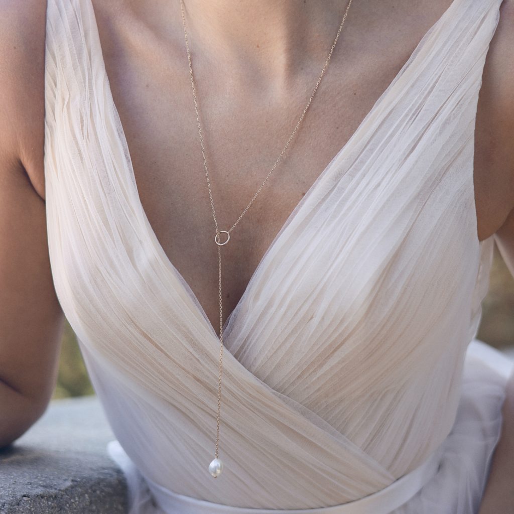 Collier doré Eternity