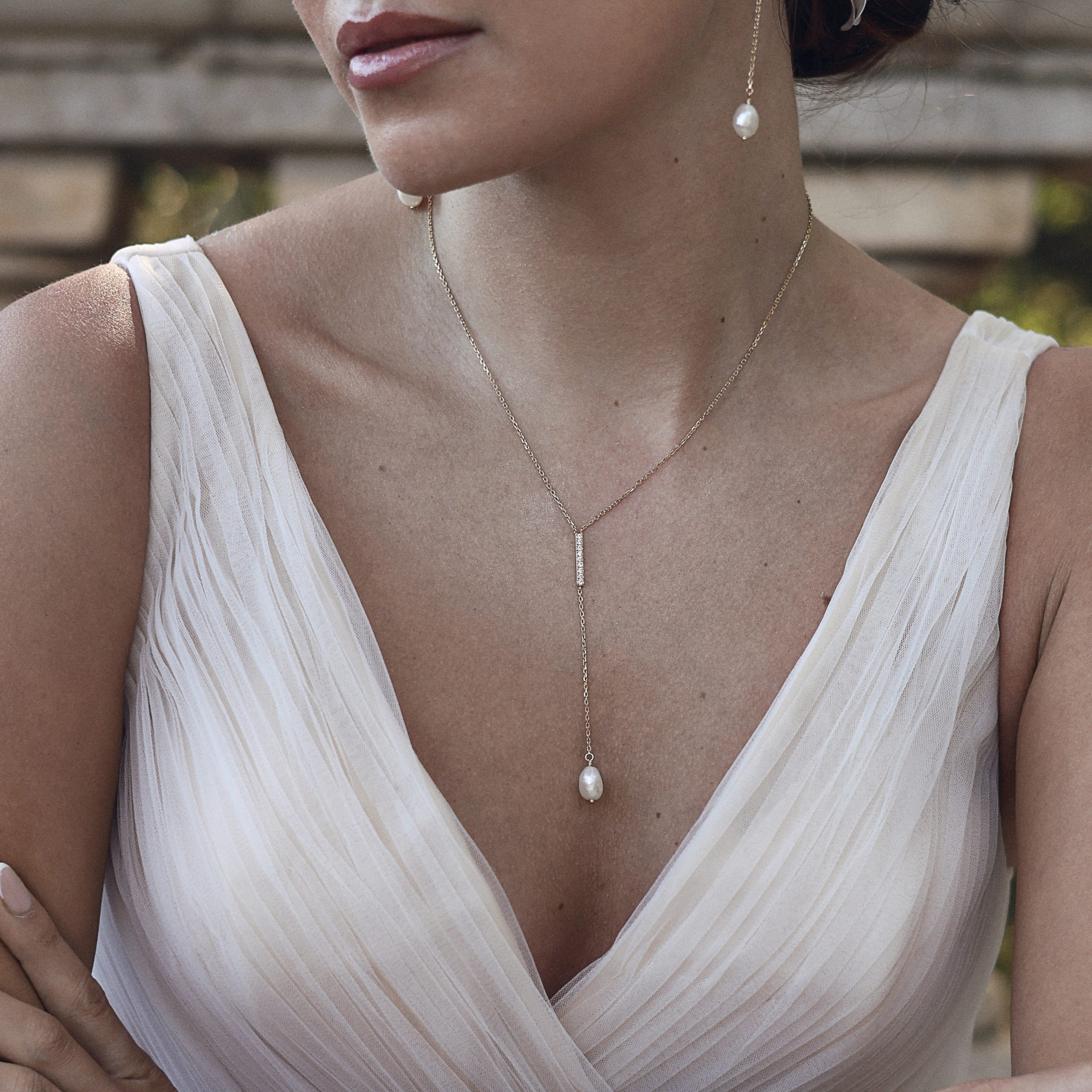 Collier doré HORIA en laiton doré 3 microns avec zircons et nacres - Collection Cérémonie
