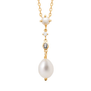 Collier ANDREA est en plaqué or et nacre . C’est une collier raffiné et élégant de la nouvelle collection Chloé Rose à Genève et Lausanne
